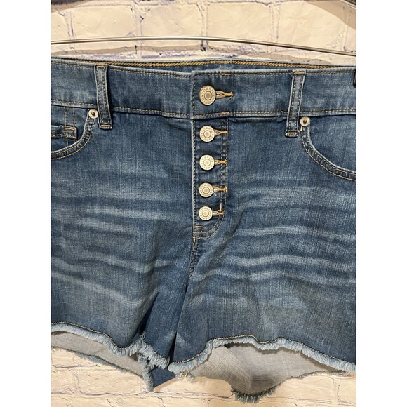Torrid Button Perfect 3.5” Short Vintage Stretch Denim Shorts Summer Jean 18 - Picture 2 of 7